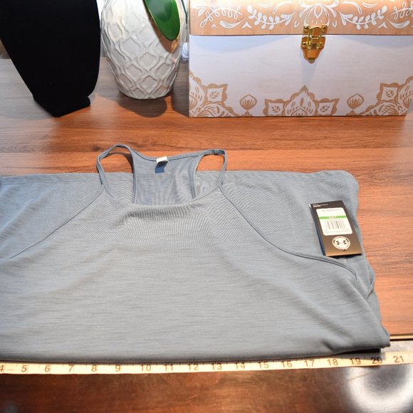 SOLD - NWT Under Armour Threadborne Tank - Picture 7 of 12
